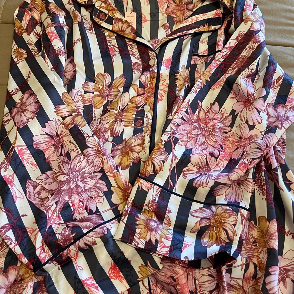 Victoria’s Secret Satin Long Sleeve Sleep Shirt